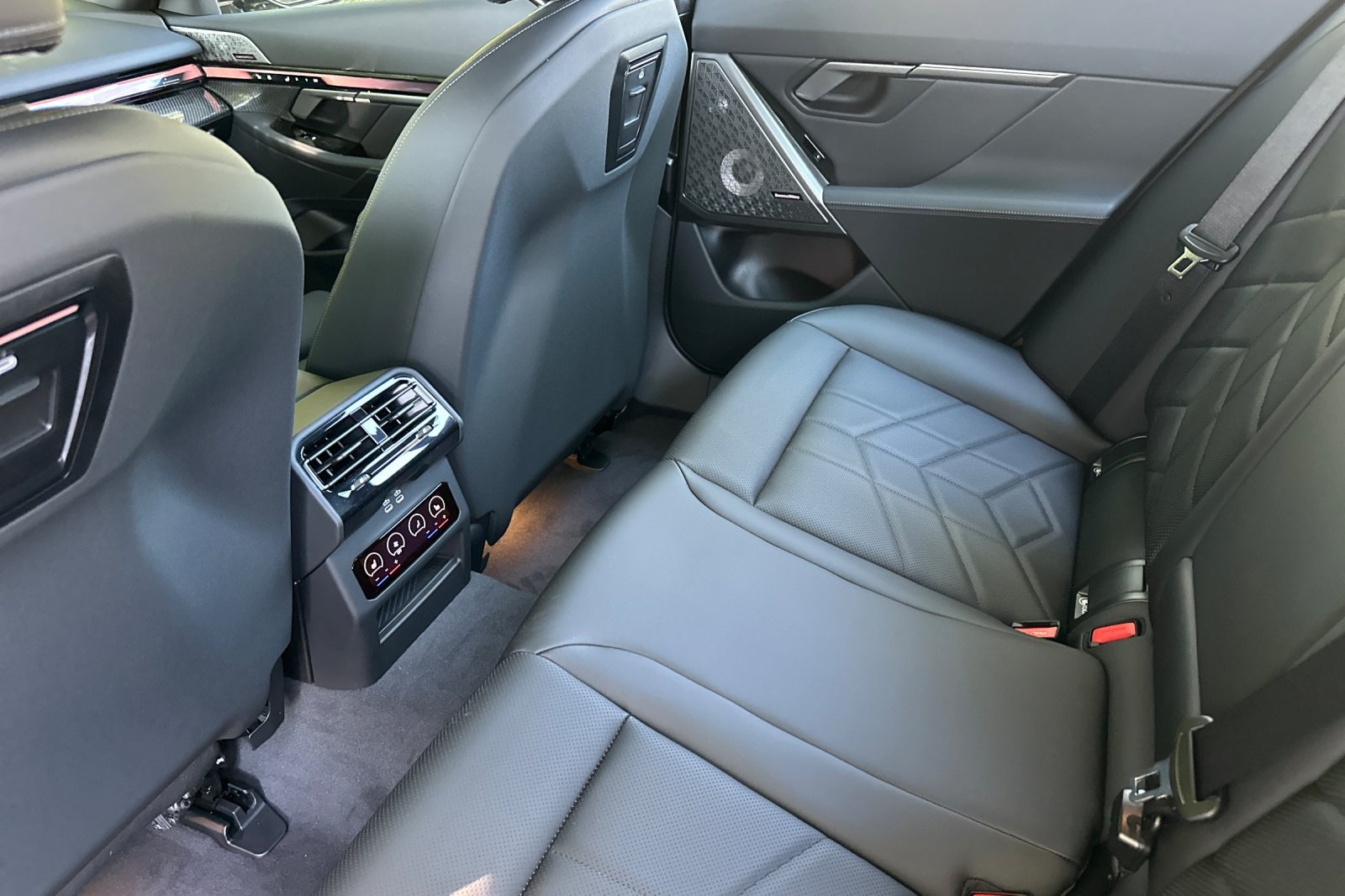 2026 Bmw 550e xDrive photo 9