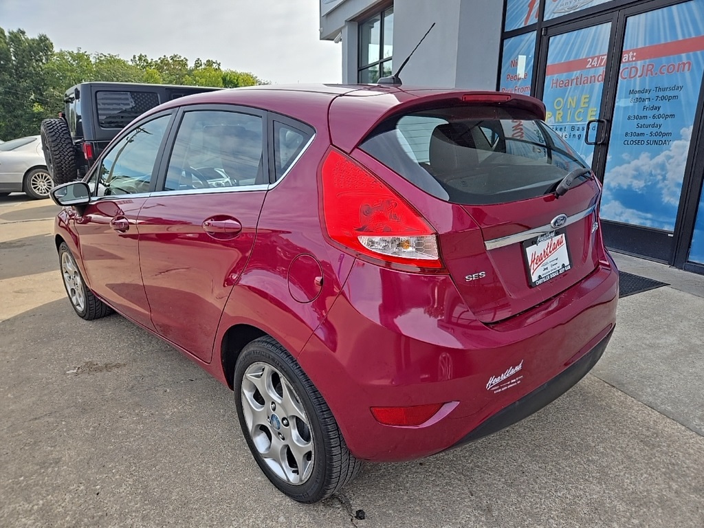 2011 Ford Fiesta SES photo 7