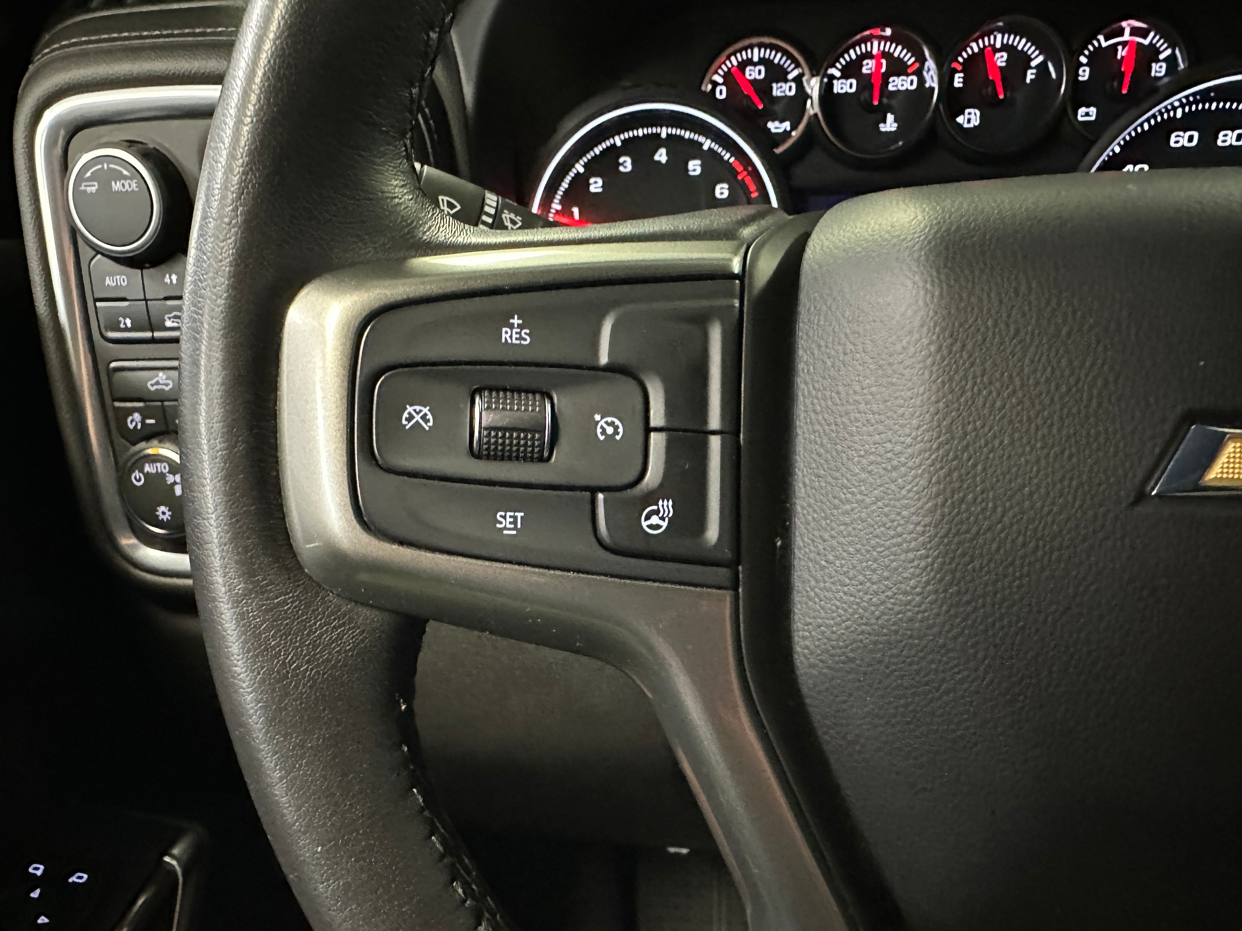 2021 Chevrolet Silverado 1500 LT photo 3