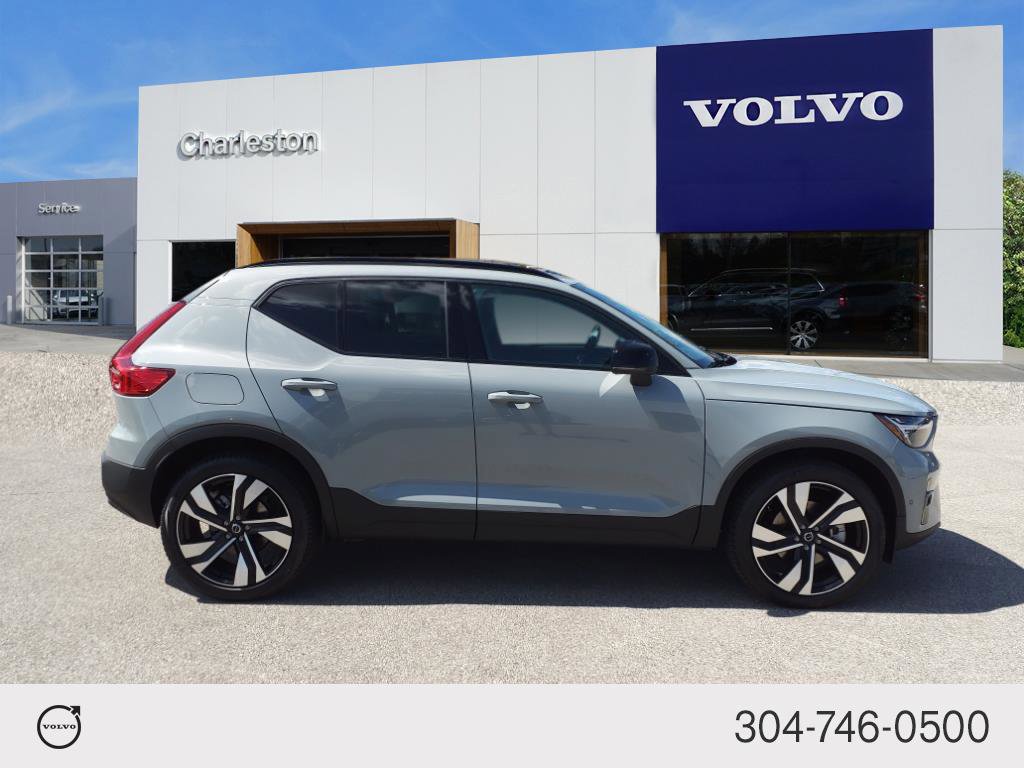 2025 Volvo XC40 Plus photo 2