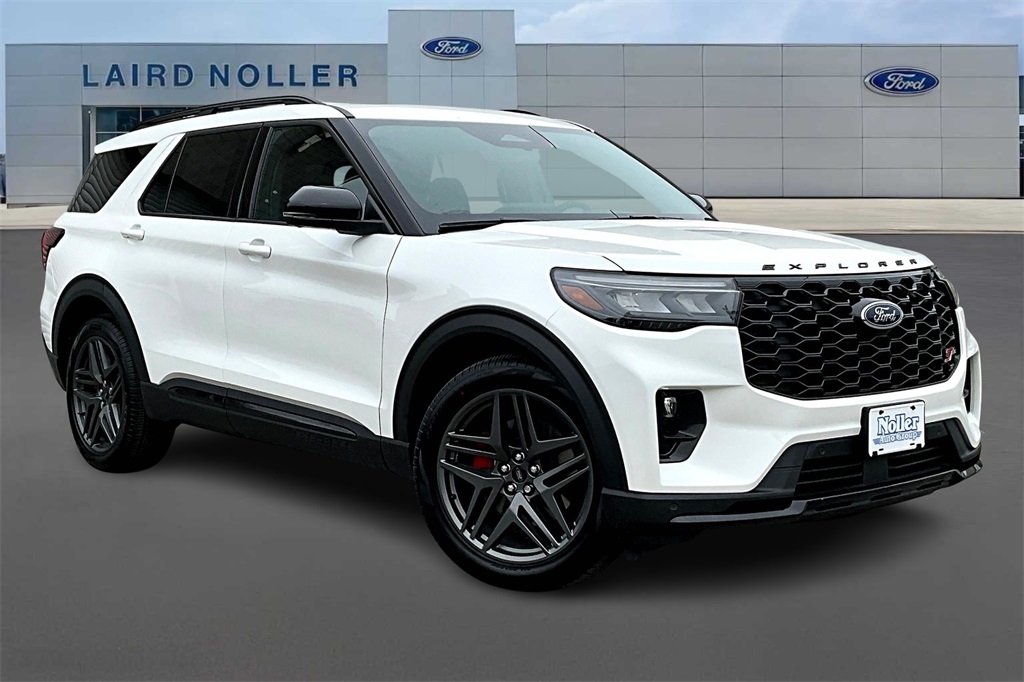 2025 Ford Explorer ST photo 2