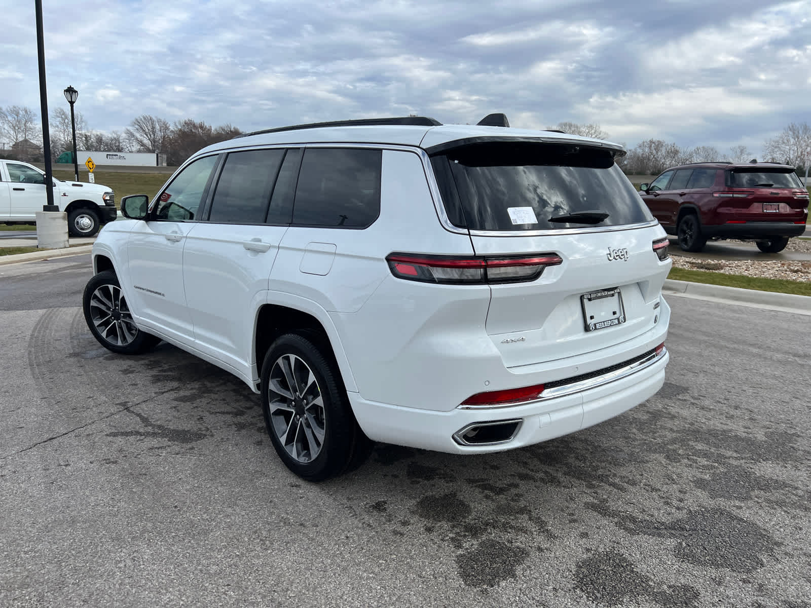 2025 Jeep Grand Cherokee Overland photo 3