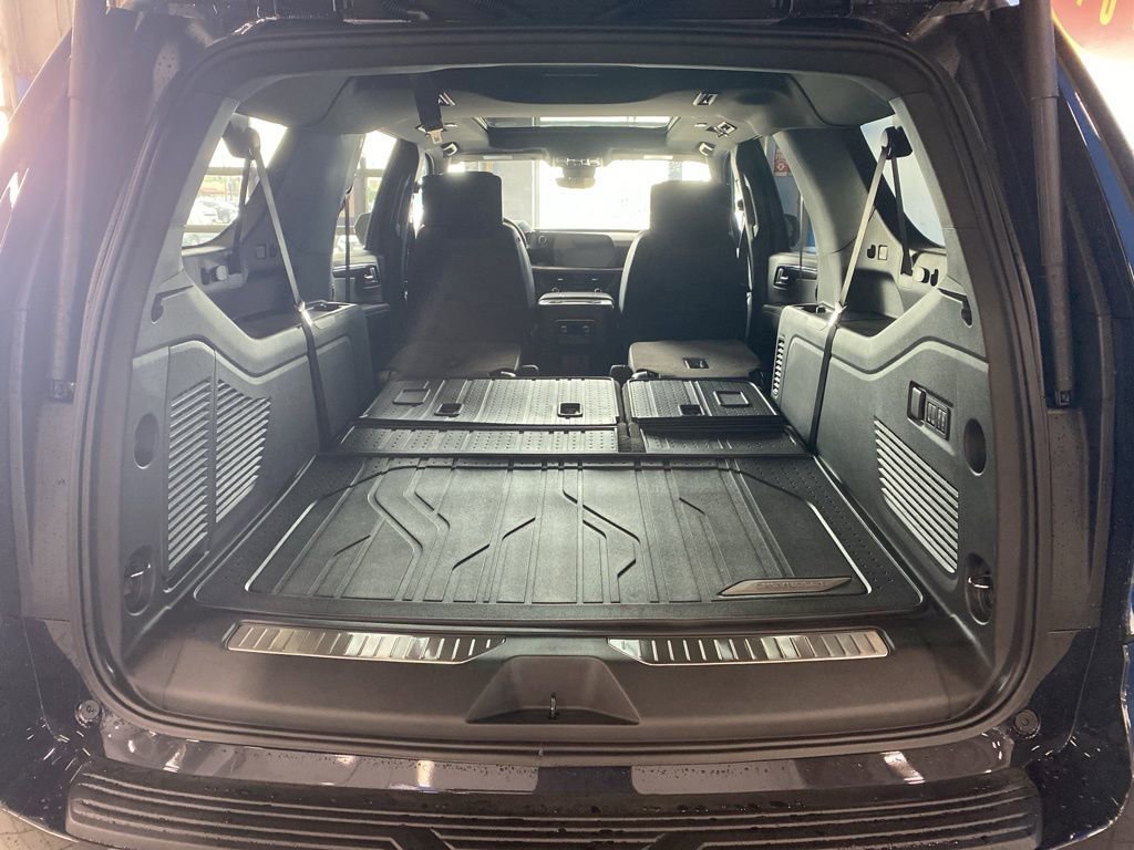 2026 Chevrolet Suburban Z71 photo 16