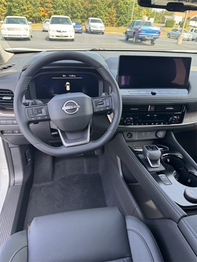2026 Nissan Rogue Platinum photo 10