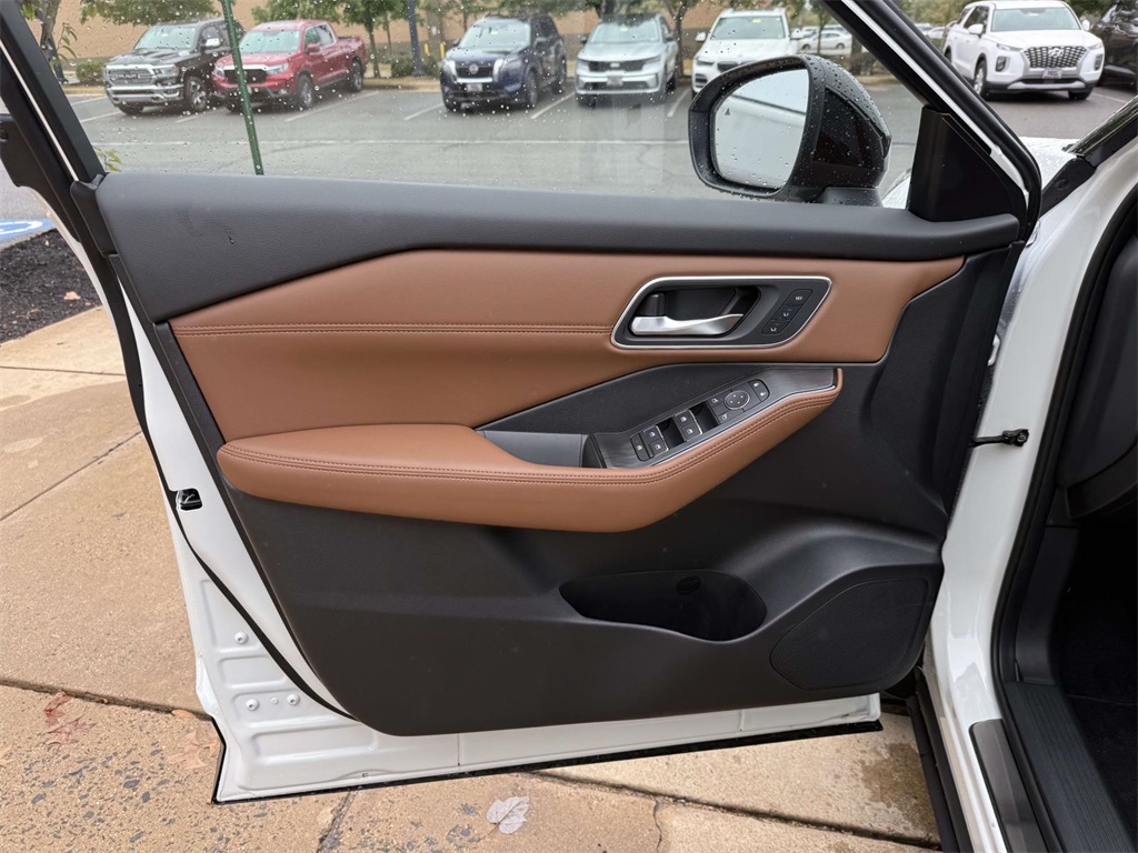 2026 Nissan Rogue Platinum photo 23