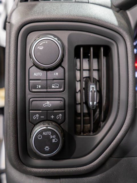 2019 Chevrolet Silverado 1500 Custom photo 12