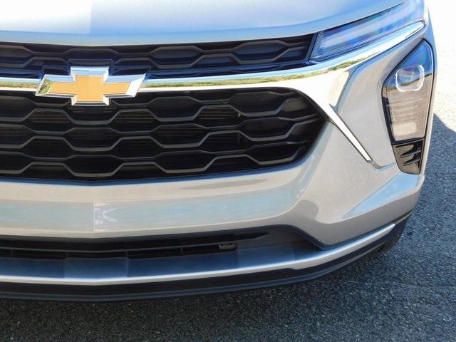 2024 Chevrolet Trax LT photo 6