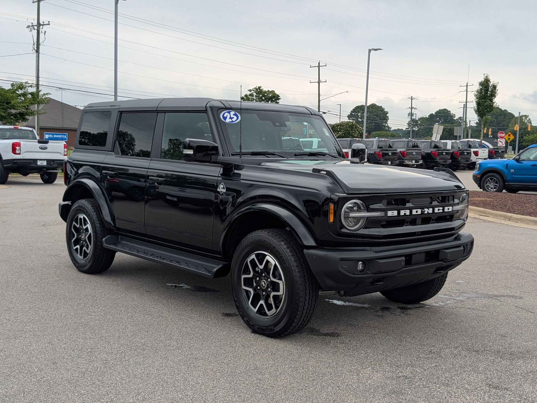 2025 Ford Bronco Outer Banks photo 5