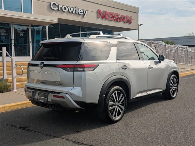 2024 Nissan Pathfinder Platinum photo 3