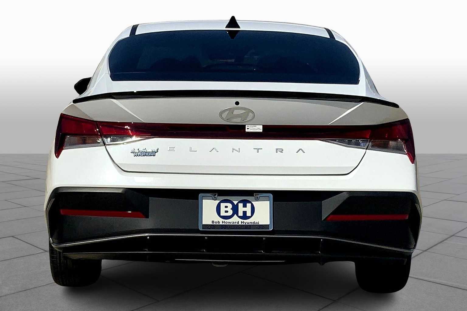 2025 Hyundai Elantra SEL Sport photo 4