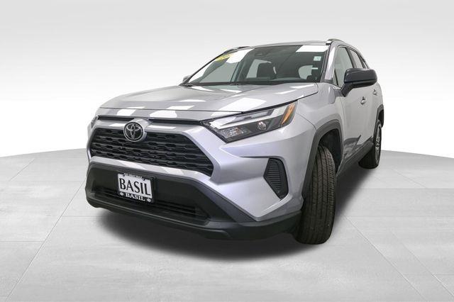 2025 Toyota RAV4 Hybrid LE photo 4