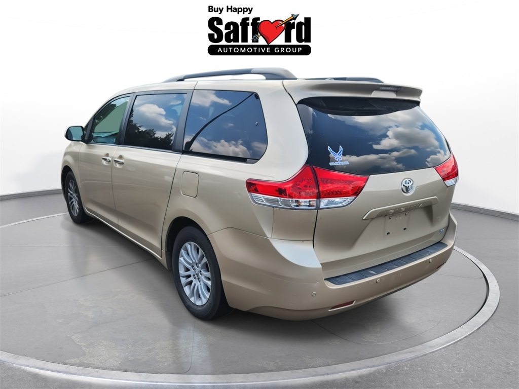 2014 Toyota Sienna XLE photo 10