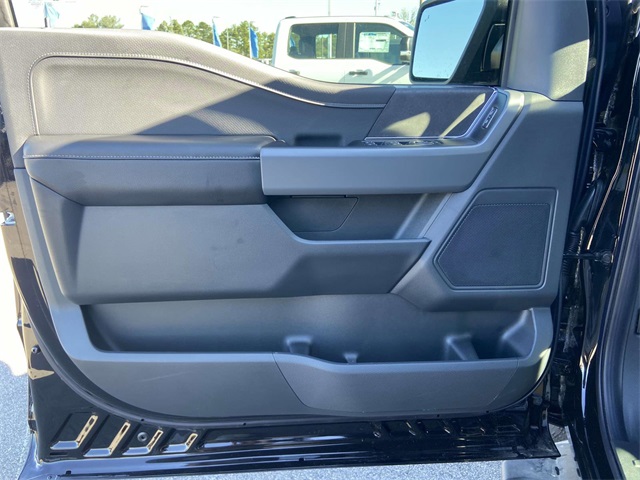 2025 Ford F-150 XLT photo 13