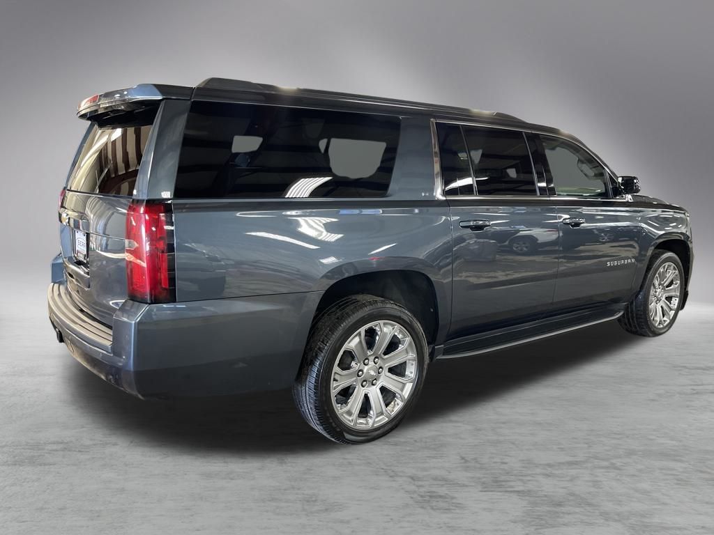 2020 Chevrolet Suburban LT photo 4