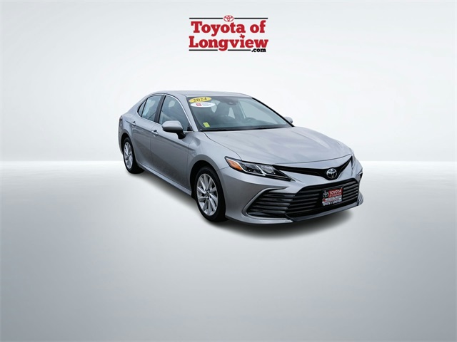 2024 Toyota Camry LE's photo
