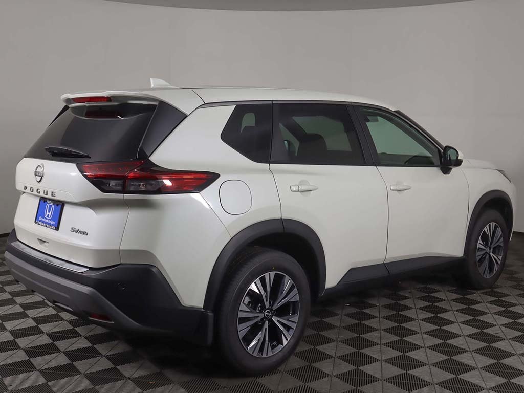 2022 Nissan Rogue SV photo 3