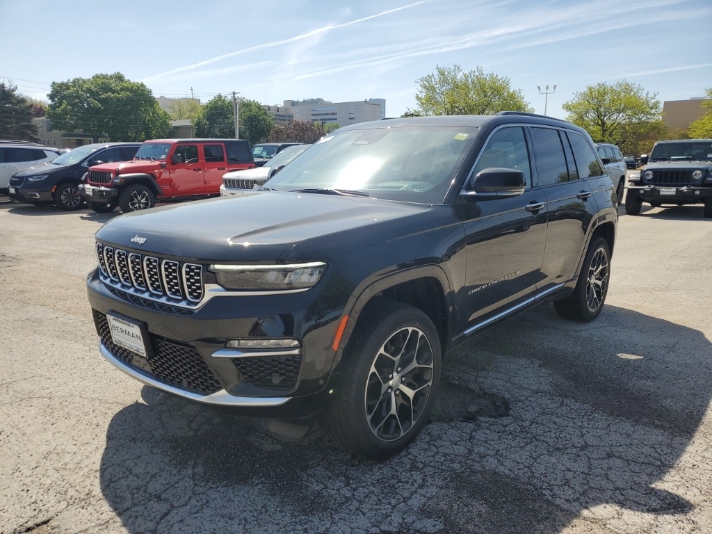 2025 Jeep Grand Cherokee Summit Reserve photo 3
