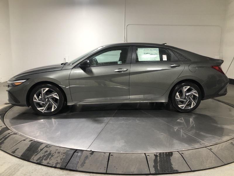 2025 Hyundai Elantra SEL Sport photo 4