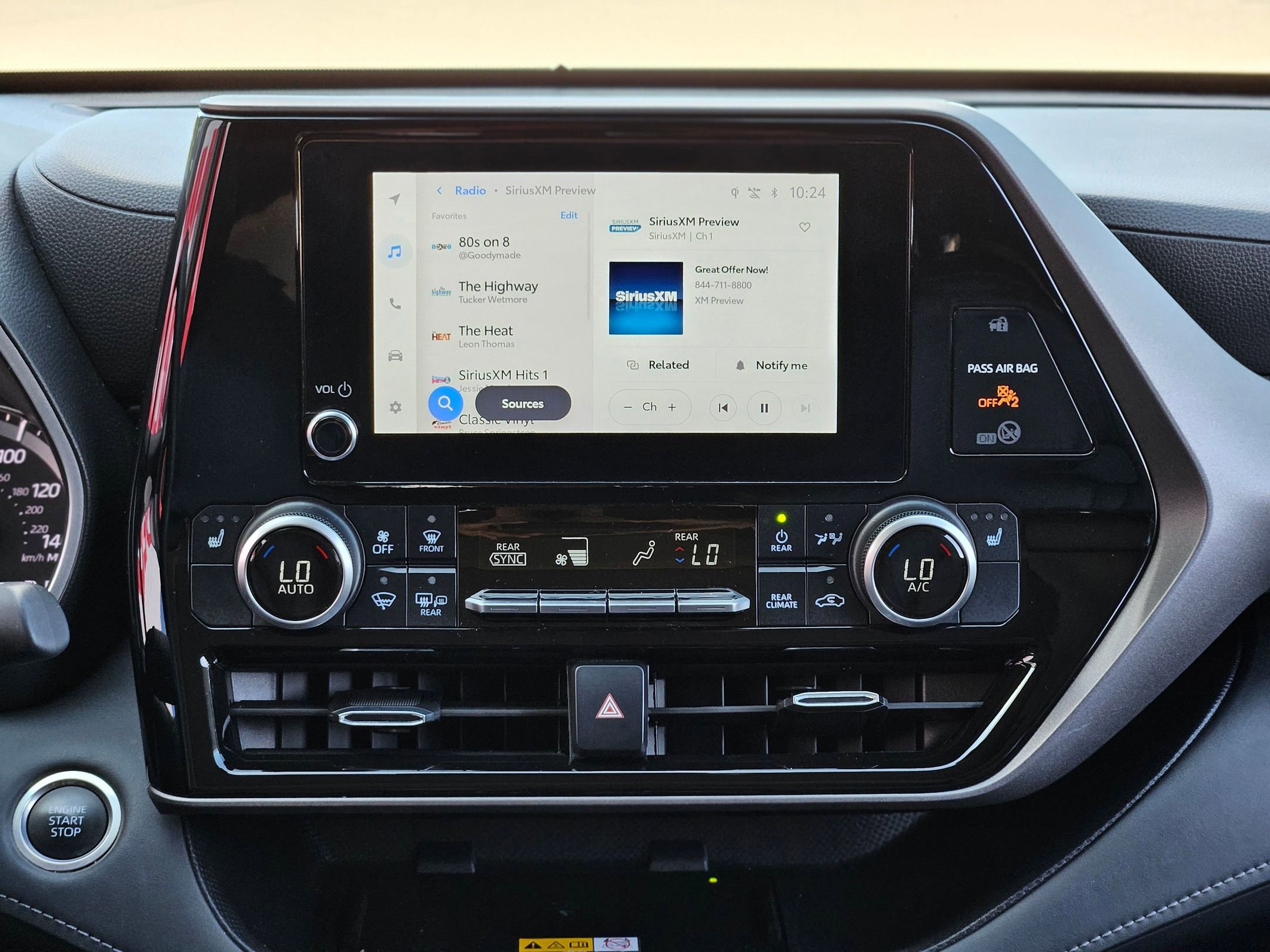 2024 Toyota Highlander XLE photo 16