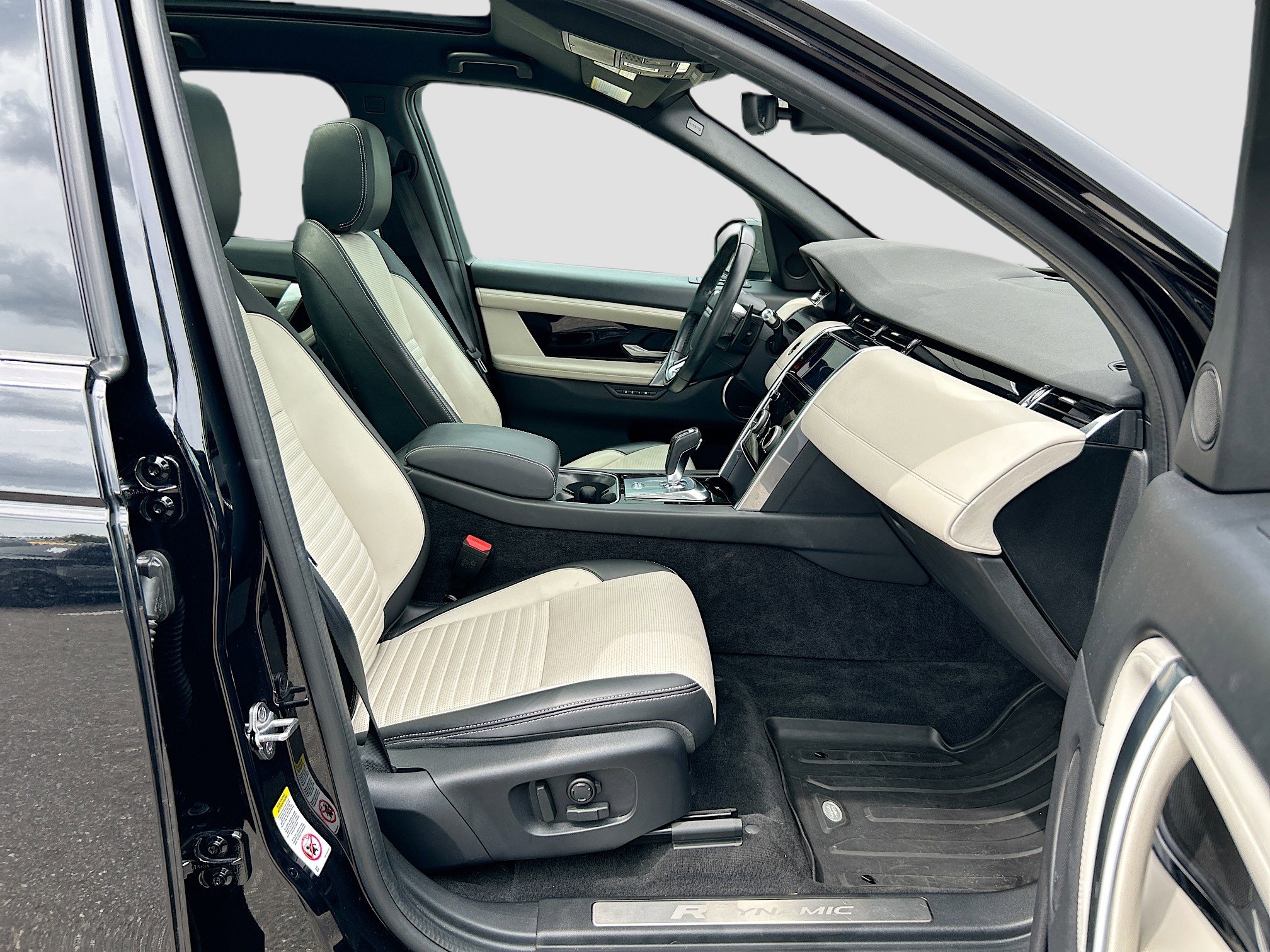 2020 Land Rover Discovery Sport SE R-Dynamic photo 10