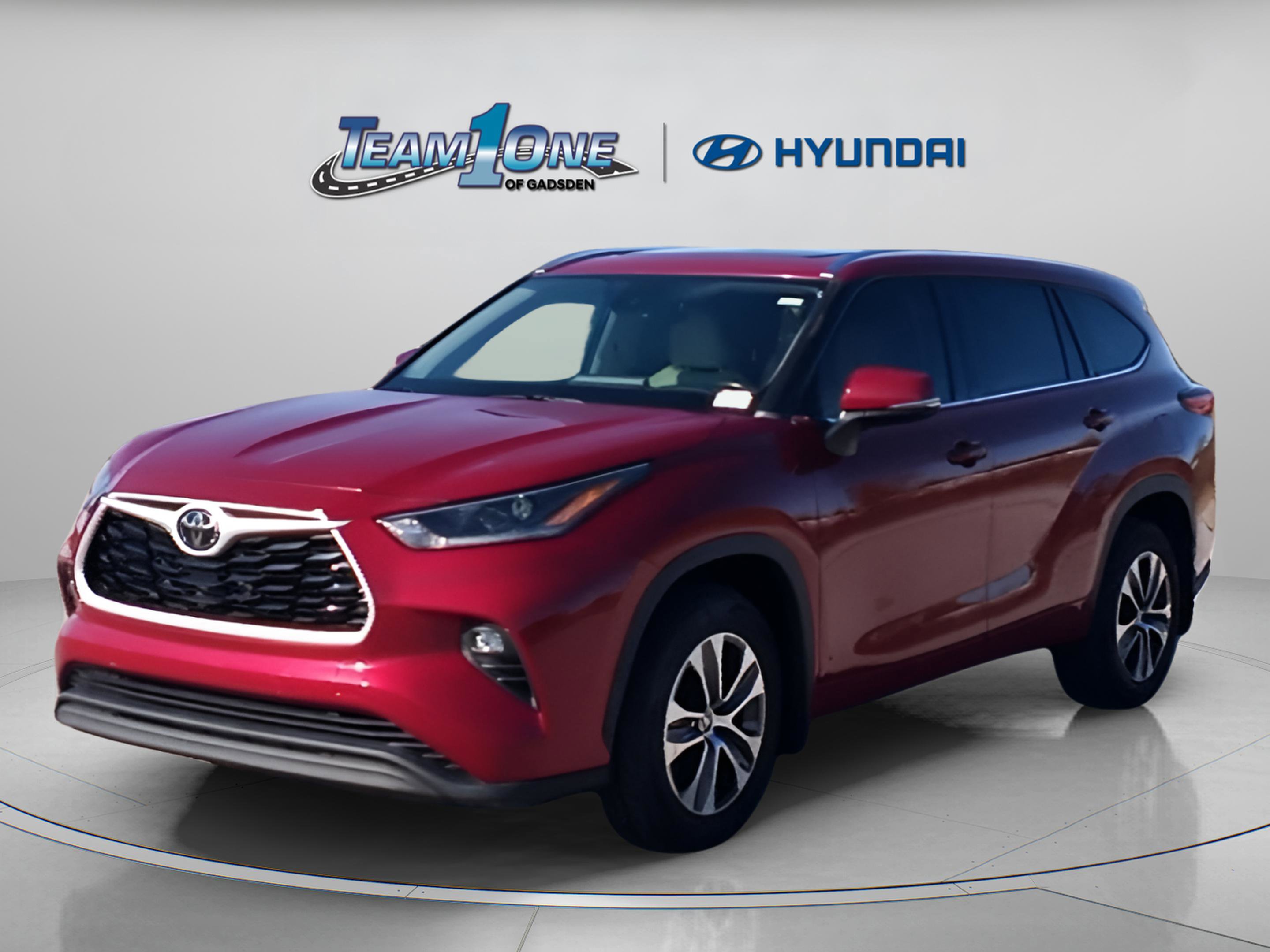 2021 Toyota Highlander XLE photo 3