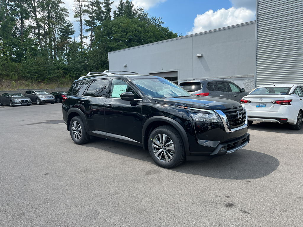 2025 Nissan Pathfinder SL photo 2