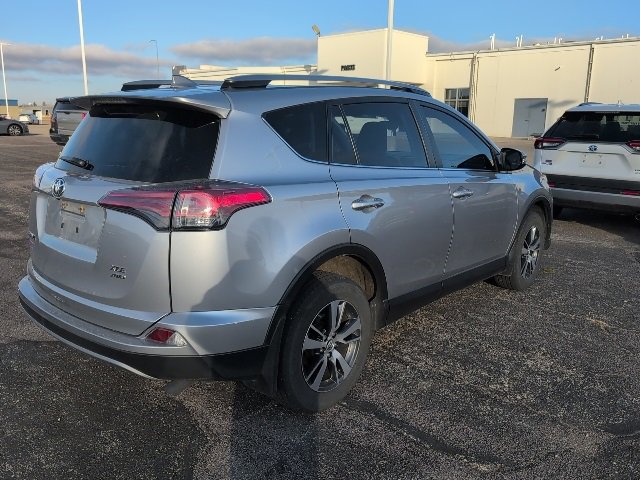 2018 Toyota RAV4 XLE photo 2
