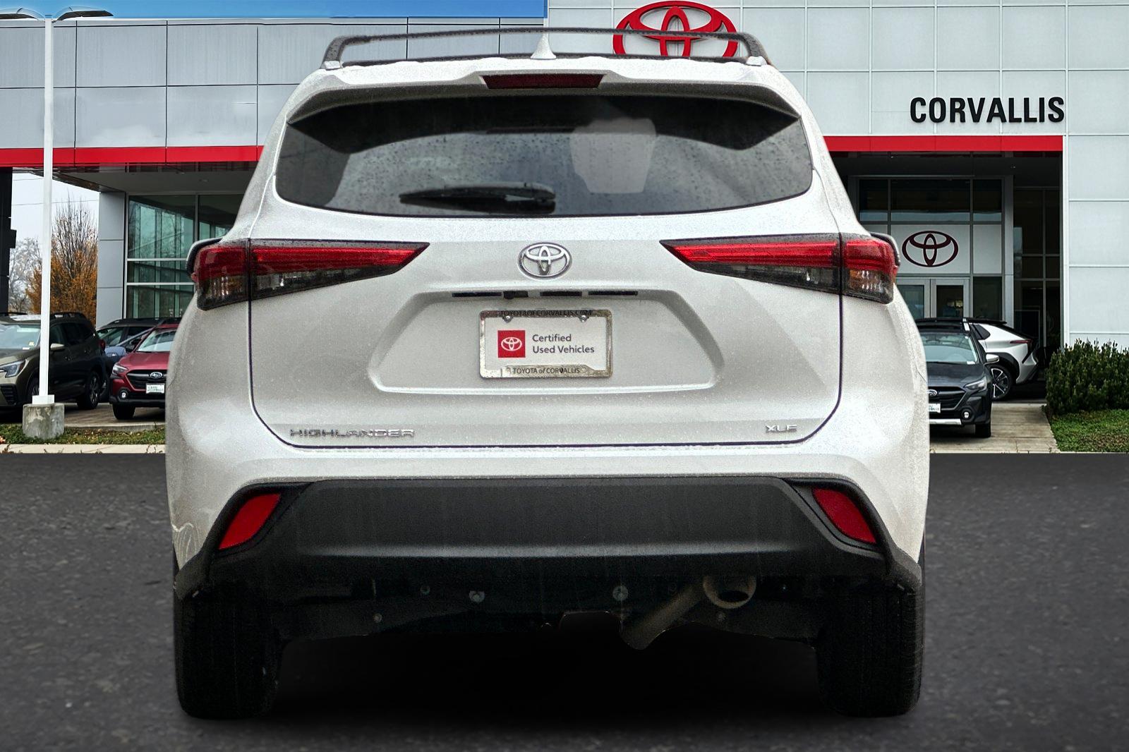 2023 Toyota Highlander XLE photo 3