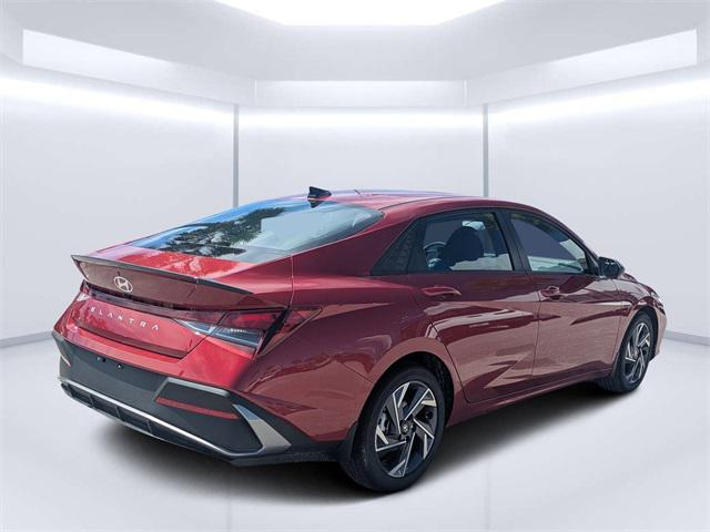 2025 Hyundai Elantra SEL Sport photo 3