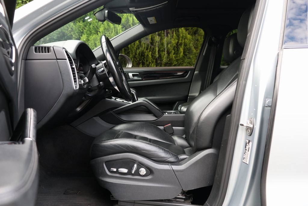 2020 Porsche Cayenne Coupe S photo 23