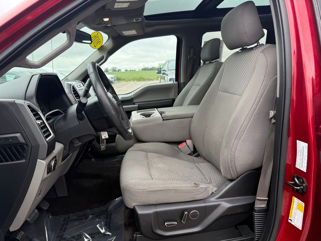 2016 Ford F-150 XLT photo 4