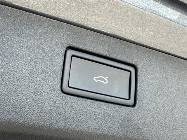 2025 Volkswagen Tiguan SE photo 10