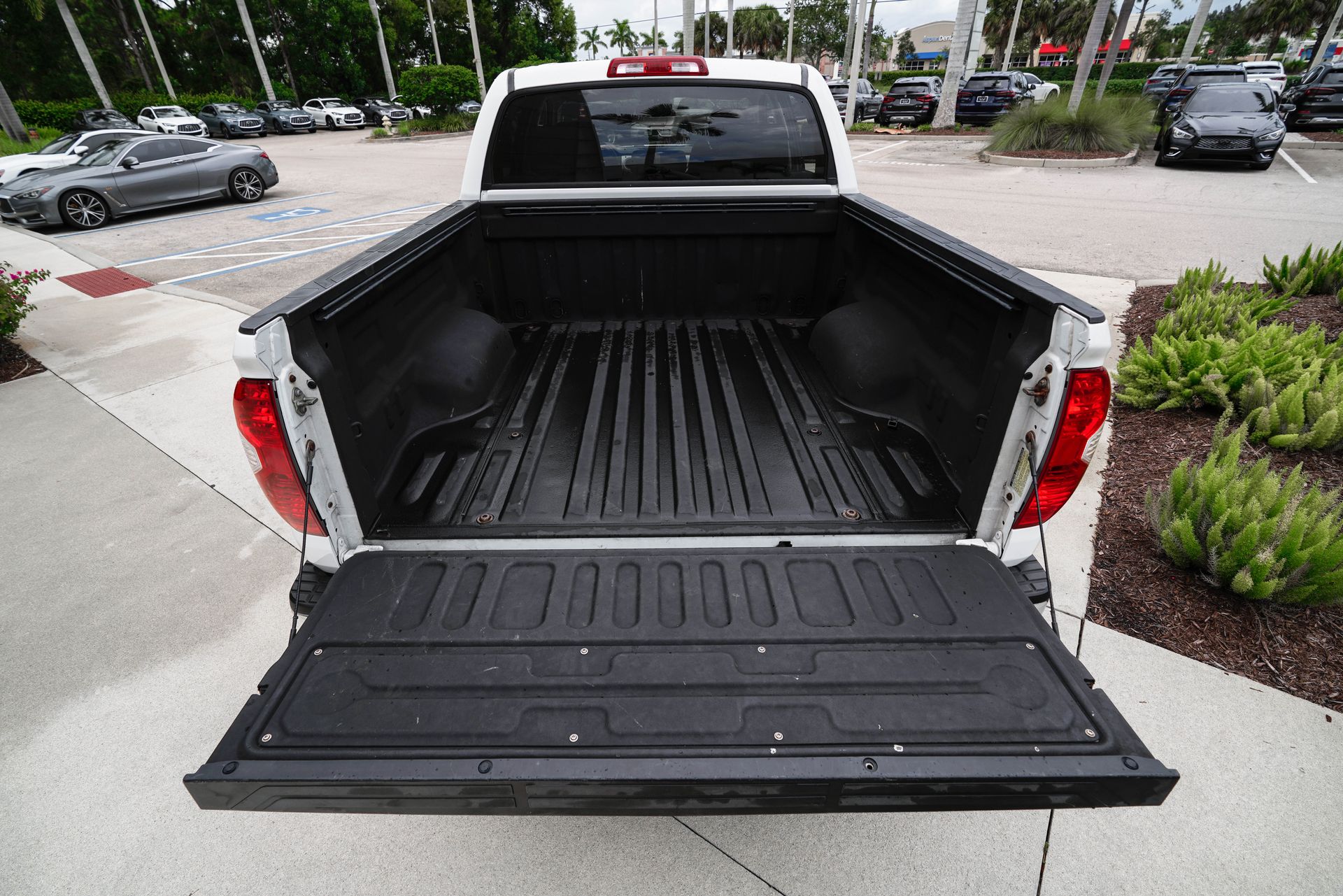 2016 Toyota Tundra SR5 photo 33