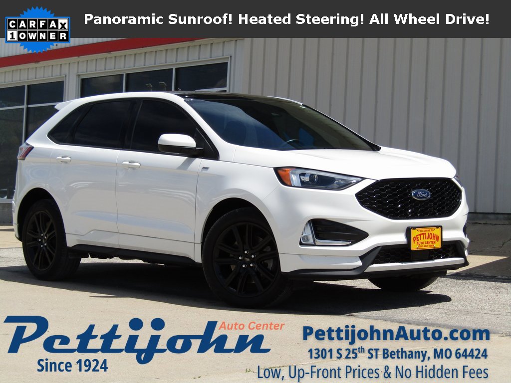 Used 2023  Ford SEL image 1