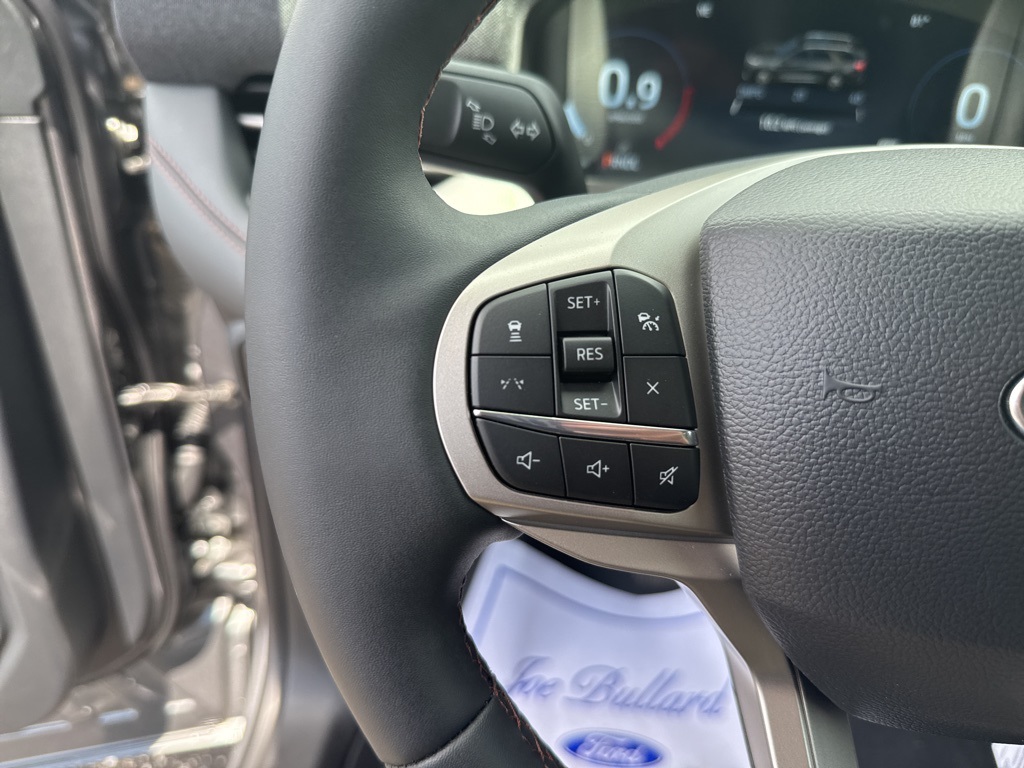 2025 Ford Explorer photo 30