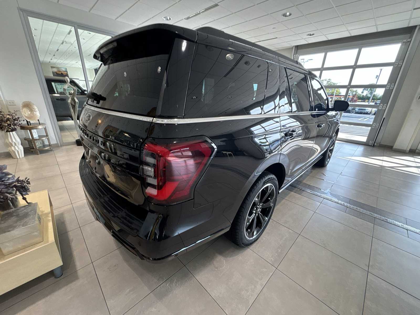 2022 Ford Expedition Limited photo 3