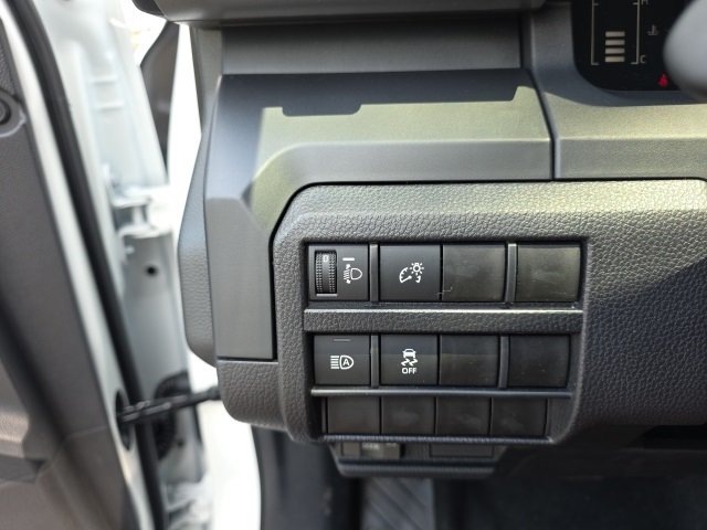 2025 Toyota Tacoma SR XtraCab photo 13