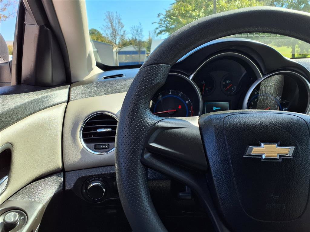 2016 Chevrolet Cruze LS photo 12