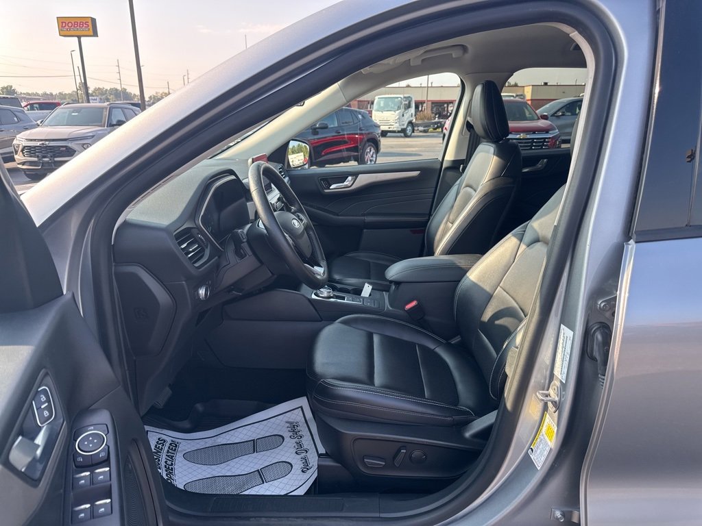 2021 Ford Escape SEL photo 16
