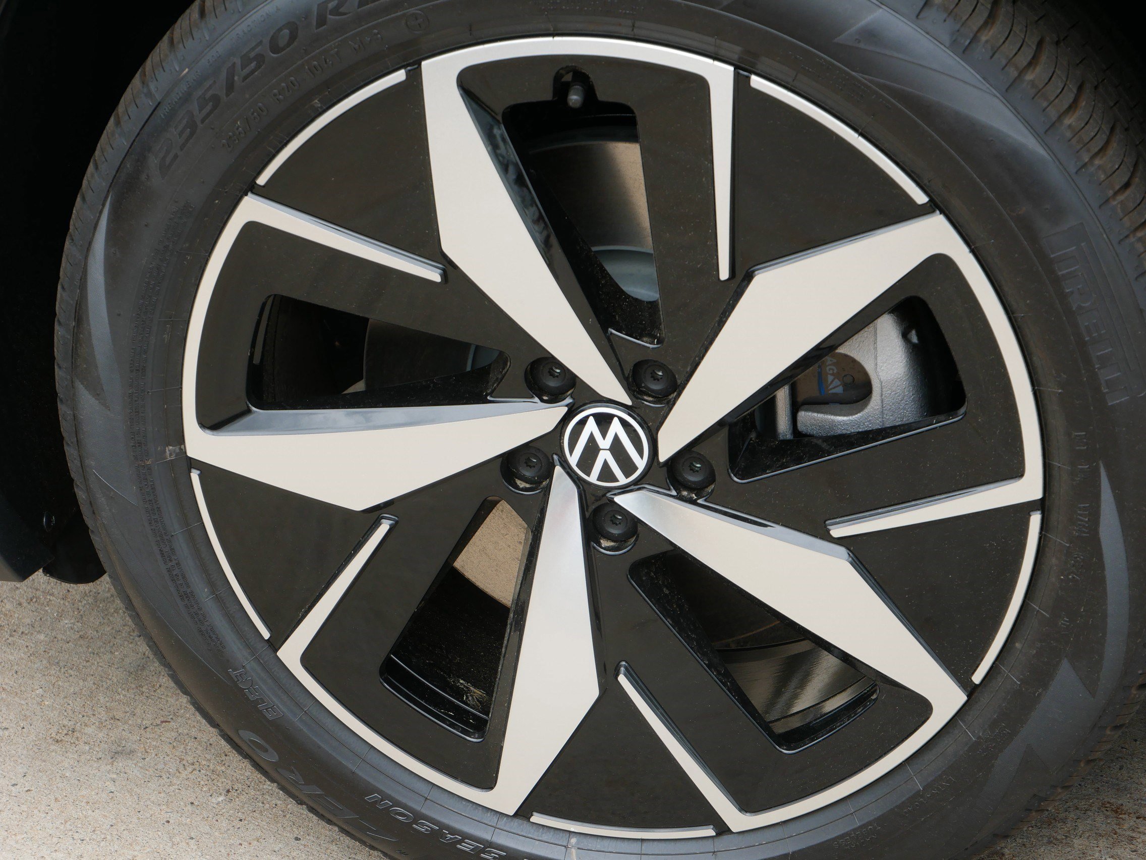 2025 Volkswagen ID.4 Pro S photo 3