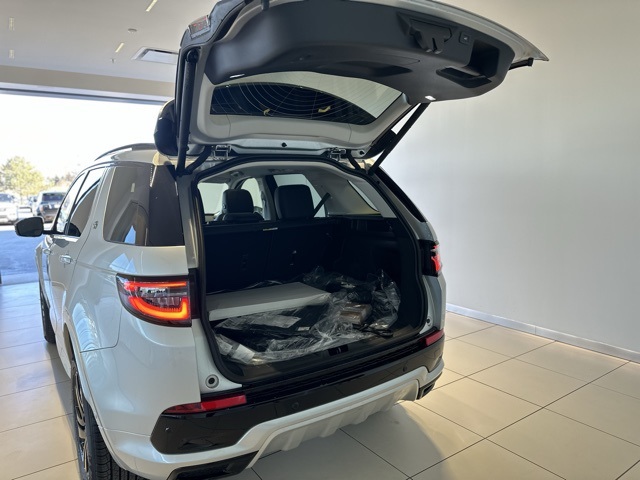 2025 Land Rover Discovery Sport S photo 4