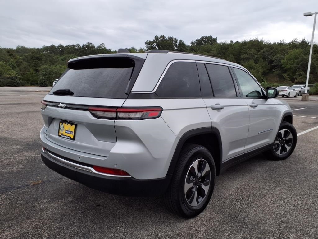 2023 Jeep Cherokee 4xe photo 19