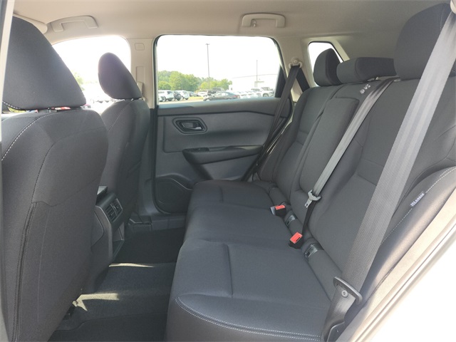 2026 Nissan Rogue S photo 4