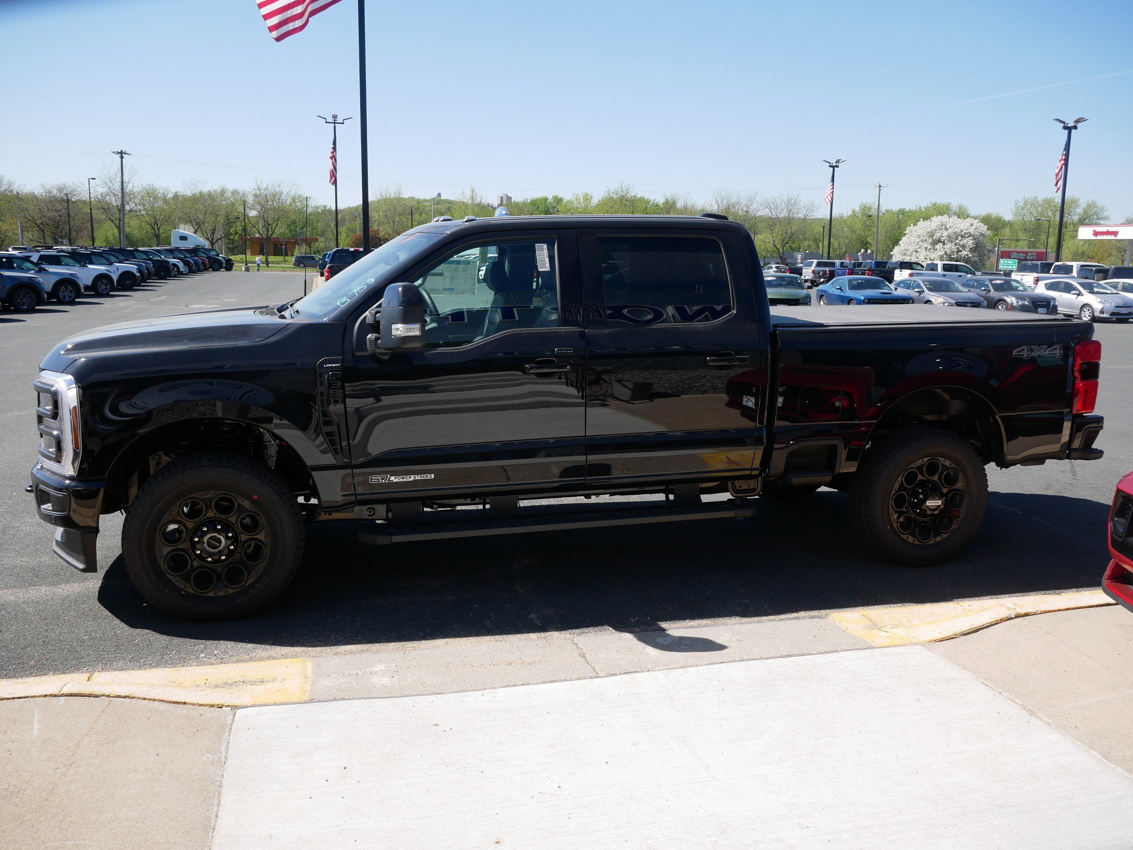2025 Ford F-350 Lariat photo 4