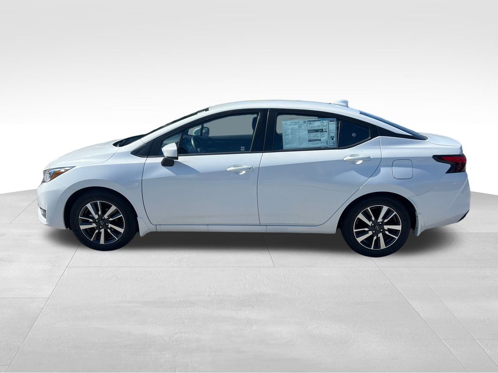 2025 Nissan Versa 1.6 SV photo 2