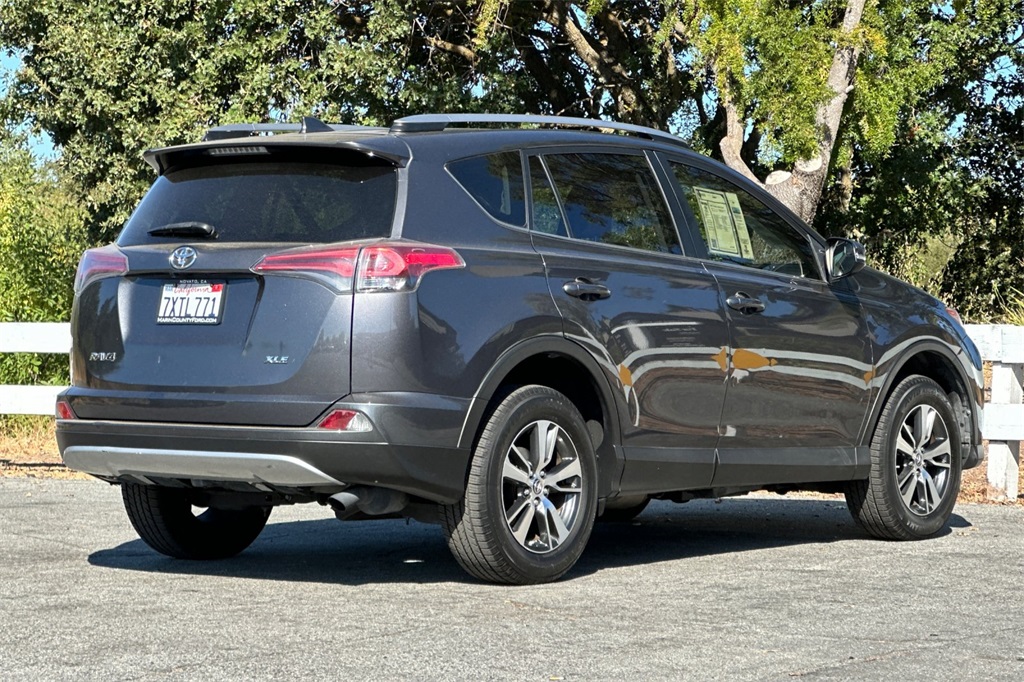 2017 Toyota RAV4 XLE photo 2