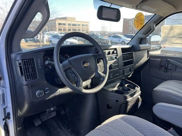 2024 Chevrolet Express Cutaway 3500 photo 15