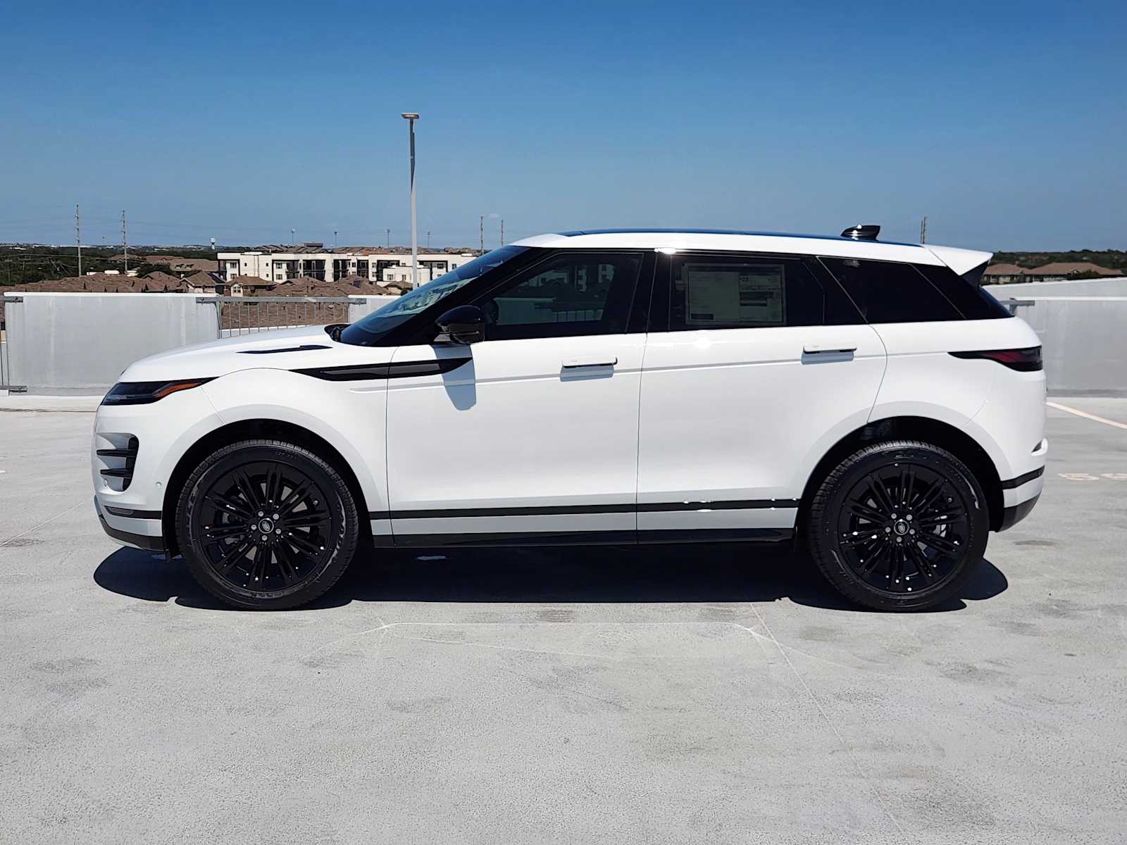 2026 Land Rover Range Rover Evoque Dynamic SE photo 4