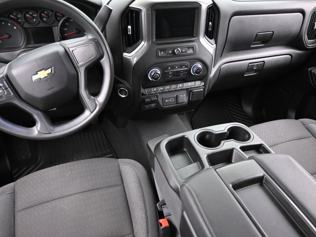 2024 Chevrolet Silverado 2500HD Custom photo 9