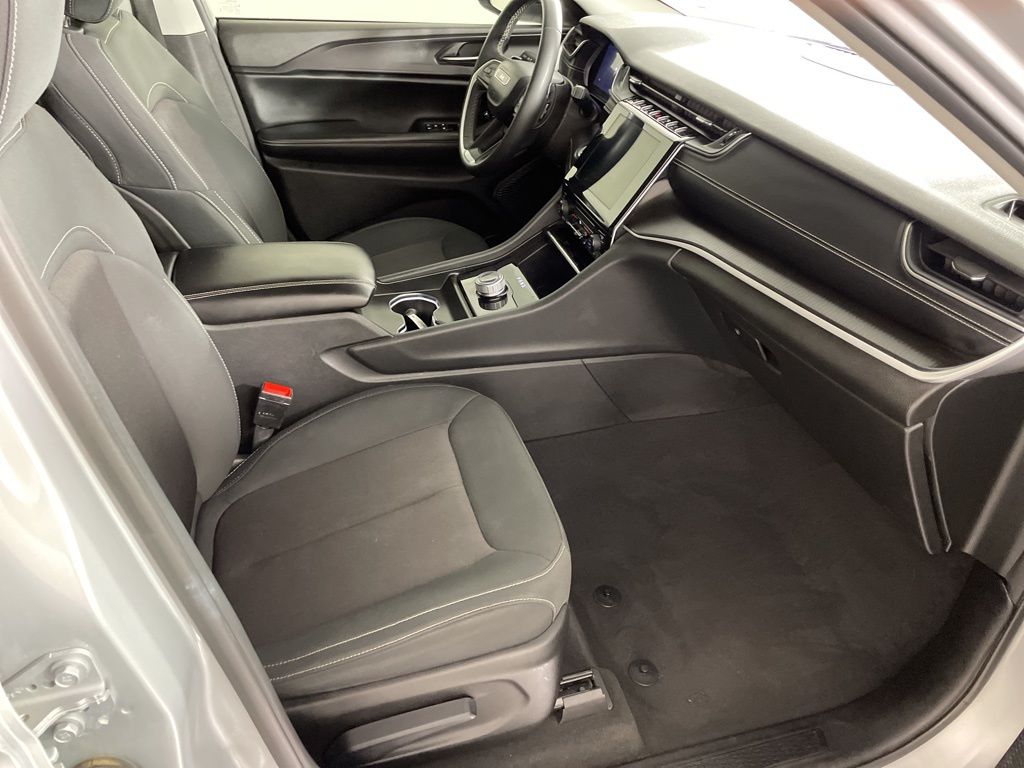 2023 Jeep Grand Cherokee Laredo photo 38